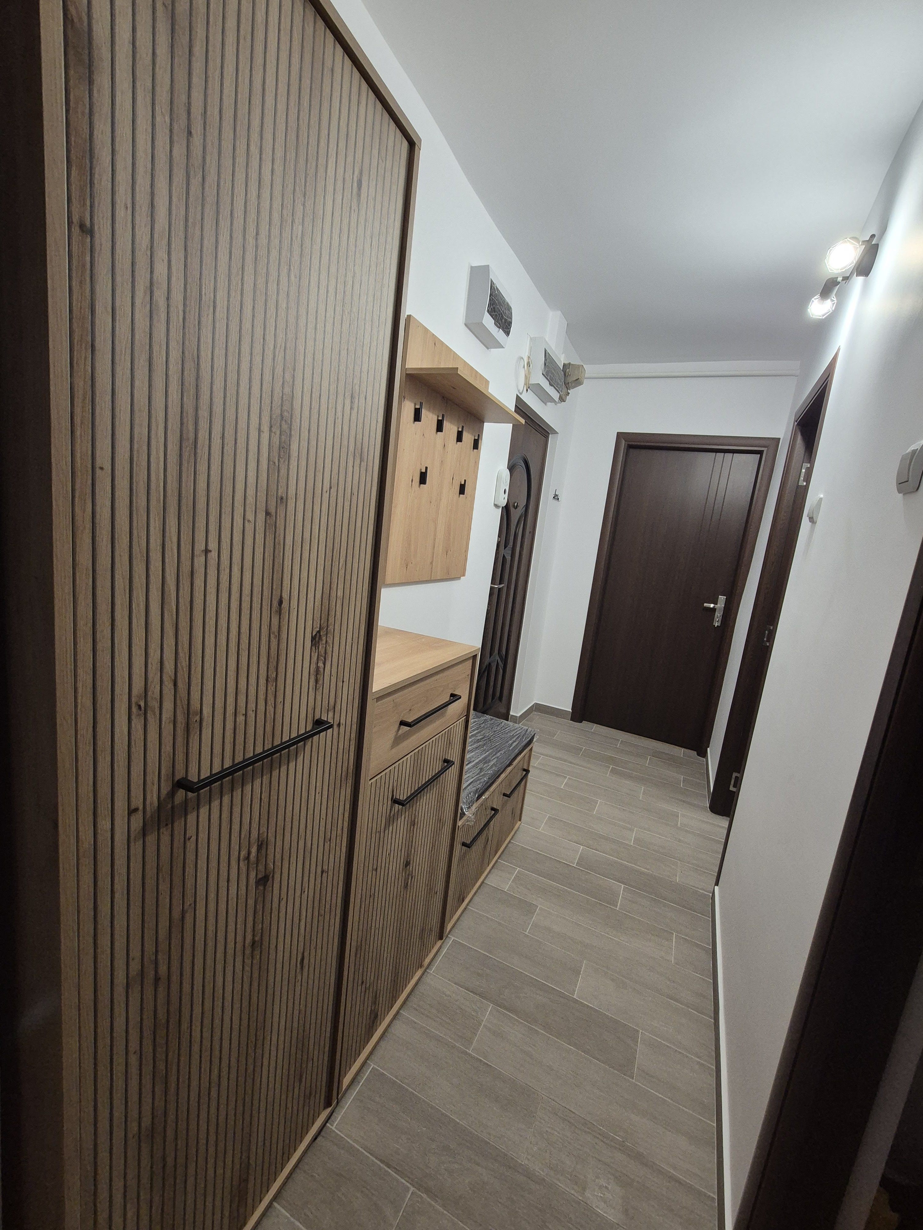 Hallway — Modern 2-Bedroom Apartment