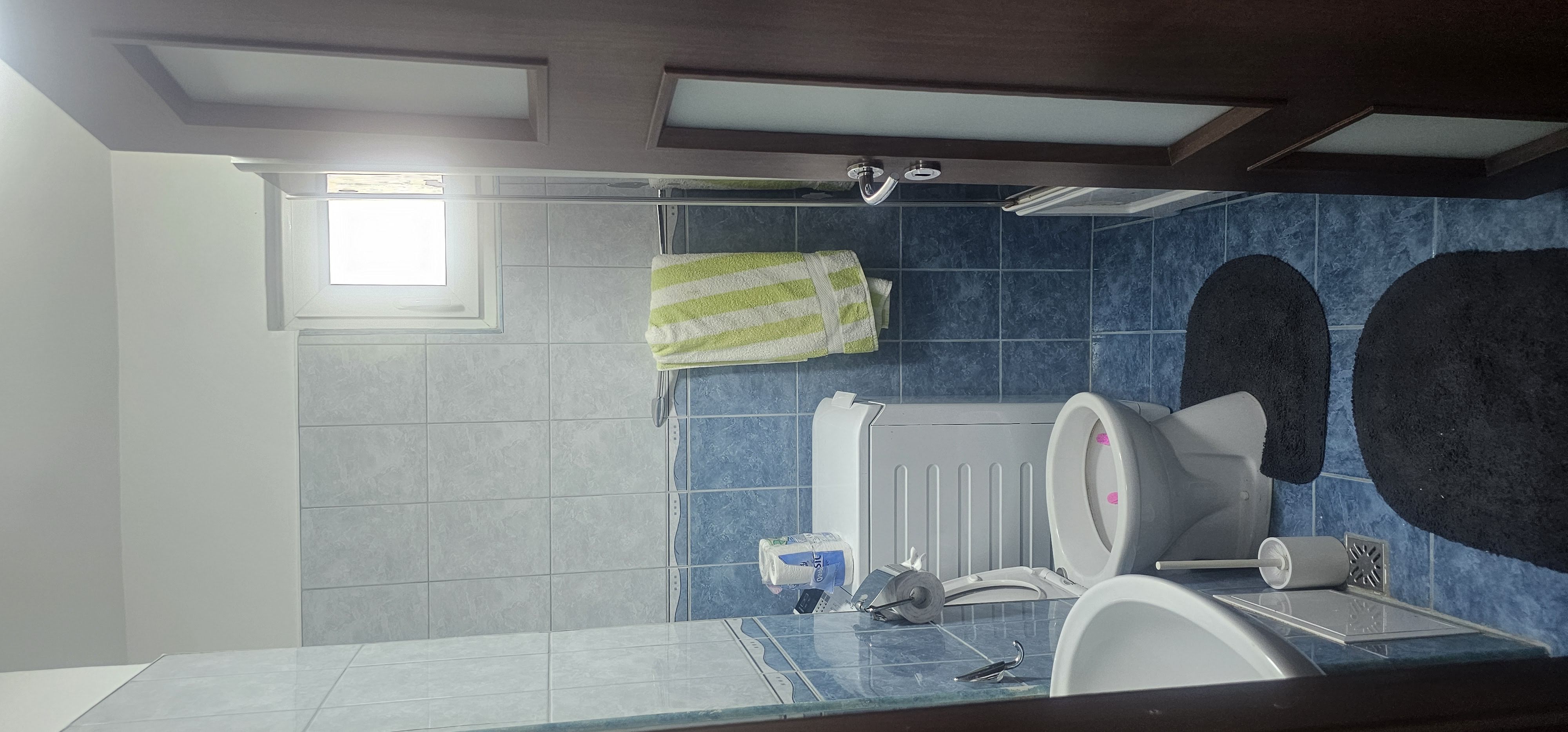 Bathroom — Quiet 3-Room Apartment in Tudor