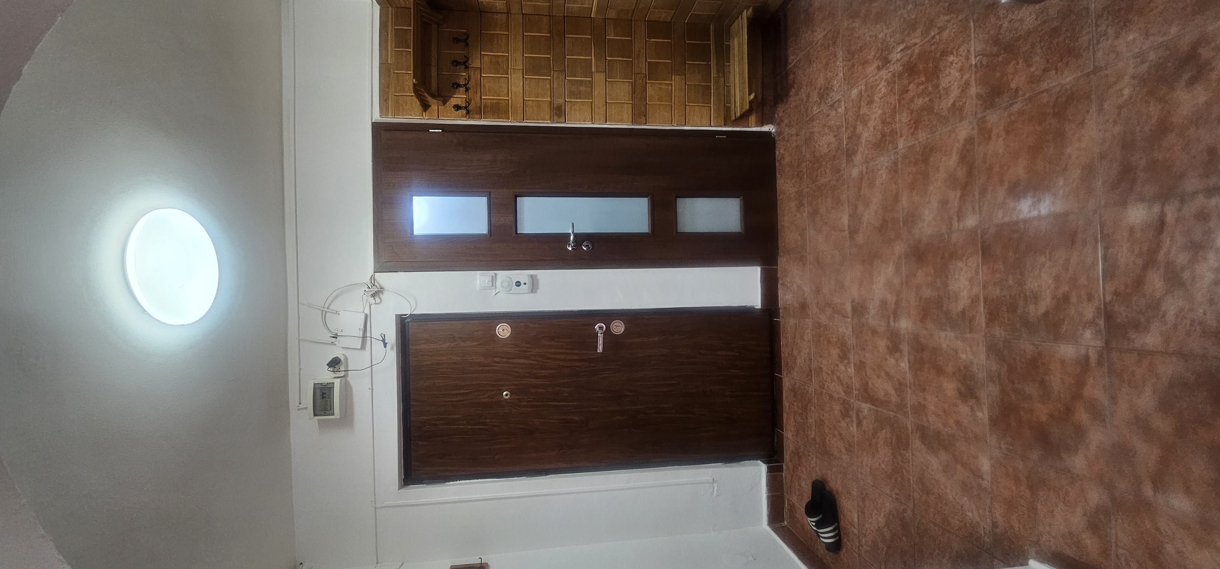 Hallway — Quiet 3-Room Apartment in Tudor