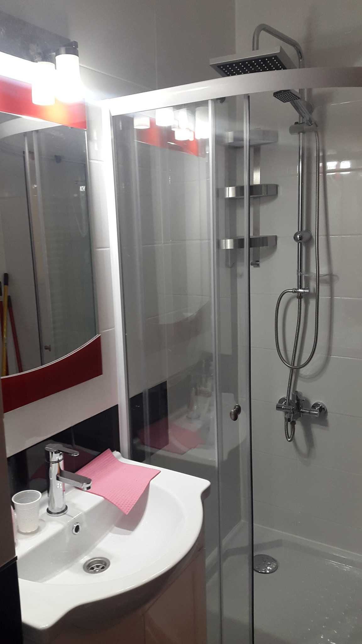 Bathroom shower — 2-Bedroom Apartment in Acta Residence